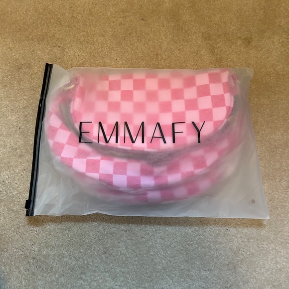 Emmafy Go Free Crossbody - Picture 2 of 4